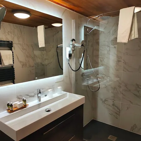 Hotel Aiguille Du Midi - & Restaurant 3*