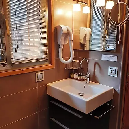 Aiguille Du Midi - & Restaurant Hotel 3*
